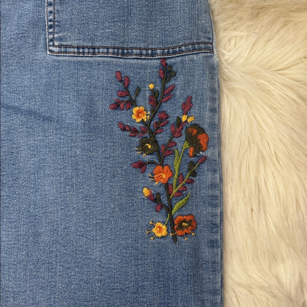EST . 1946 Denim 
Size 12 
Waist 16 Length 24 
Excellent condition - Picture 5 of 11